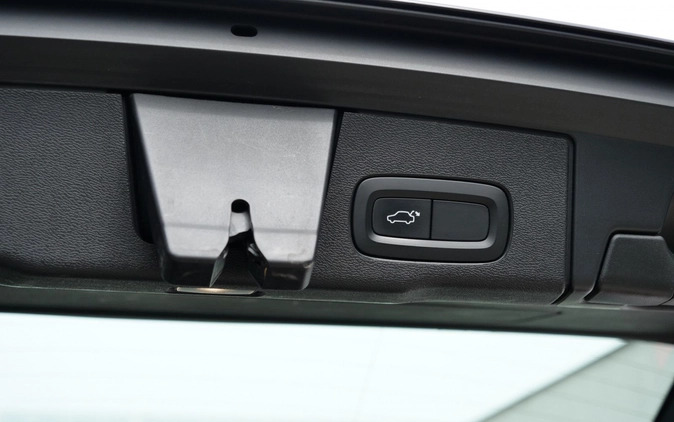 Volvo XC 60 cena 129900 przebieg: 151522, rok produkcji 2018 z Głogów Małopolski małe 529